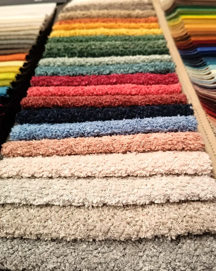 Il metodo Rive Design: campionario di tessuti bouclé in molti colori